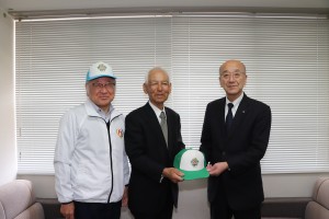 かんらちゃん帽子の贈呈